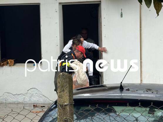 Πύργος: Απεγκλώβισαν οικογένεια από πλημ...