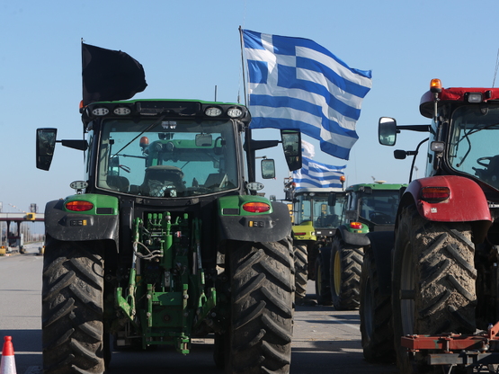 Κλιμακώνουν τις κινητοποιήσεις οι αγρότε...