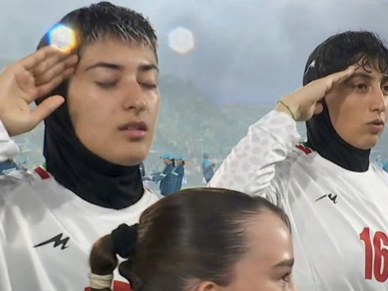 Από τις σκάλες ξέφυγαν από τους φρουρούς...