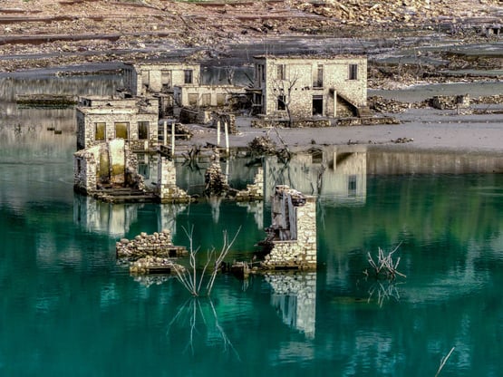 Λίμνη Μόρνου: Φωτογραφίες από drone δείχ...