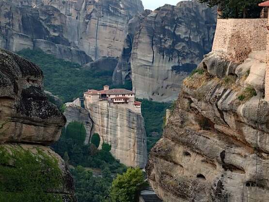 Τα Μονοπάτια των Μετεώρων: Εκεί που αγγί...