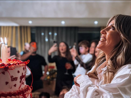 H Αθηνά Οικονομάκου έγινε 40 και γιόρτασ...