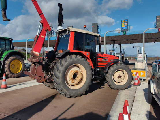Aγρότες: Έκλεισαν τα διόδια στο Αγγελόκαστρο