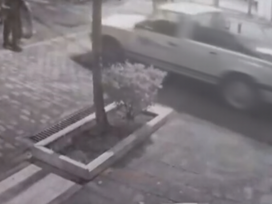 Αίγιο: Καρε καρέ η κλοπή σε κοσμηματοπωλ...