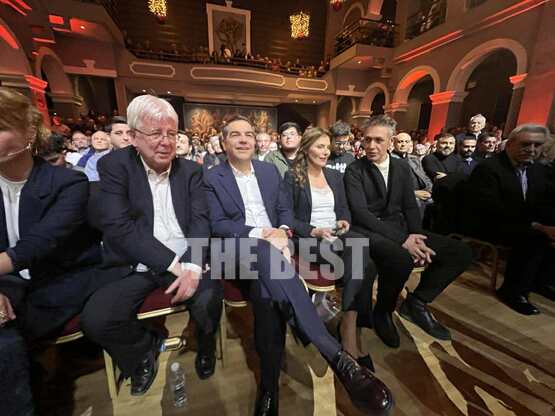 LIVE- Πάτρα: Πλήθος κόσμου για την παρου...