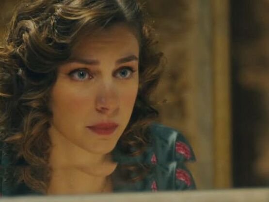 Το σπίτι δίπλα στο ποτάμι: Η Ιουλία παρα...