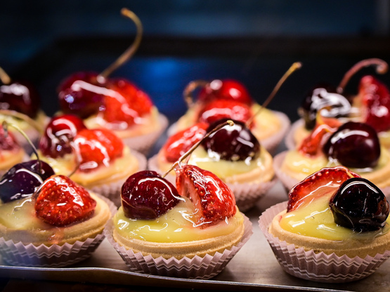 «Πικρά» τα γλυκά λόγω ανατιμήσεων σε ζάχ...
