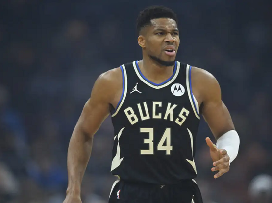 Ο Γιάννης Αντετοκούνμπο υπέστη τράβηγμα ...