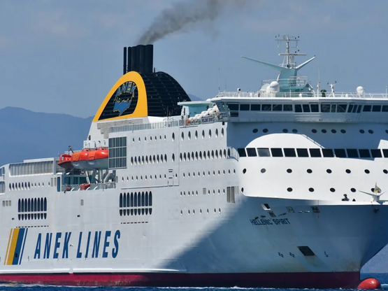 Πάτρα: Πρόσκρουση πλοίων στο λιμάνι