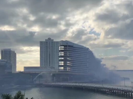 Εντυπωσιακή κατεδάφιση στο Μαϊάμι: Ξενοδ...