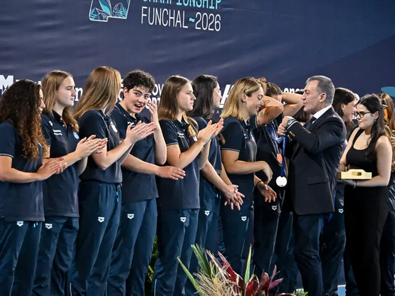 Εθνική πόλο γυναικών: Η απονομή του χάλκ...