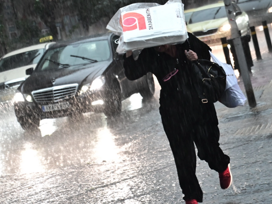 Καιρός: Καταιγίδες και θυελλώδεις άνεμοι...