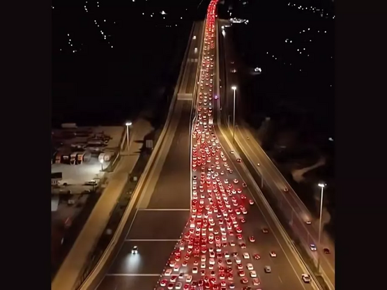 Το πασχαλινό μποτιλιάρισμα της επιστροφή...