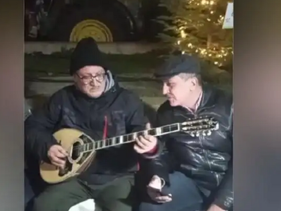 Ο Δημήτρης Κουρέτας στα μπλόκα με τους α...