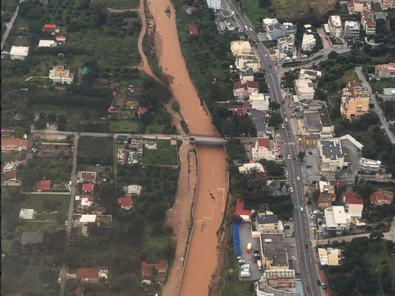 Η κακοκαιρία στην Αττική από ψηλά: Πλημμ...