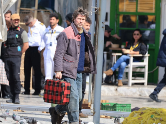 Ο Μπραντ Πιτ σαλπάρει από την Ύδρα, απόβ...