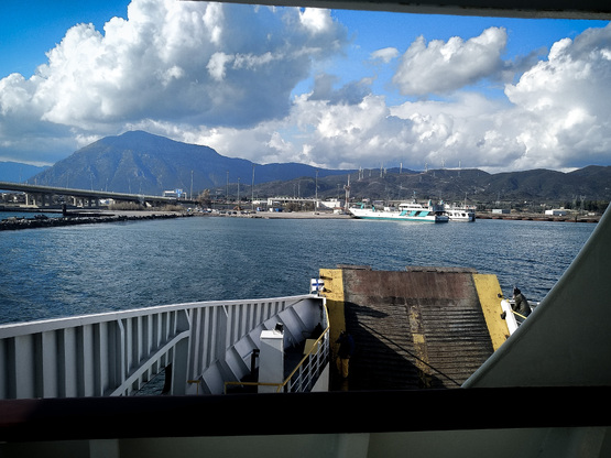 Κακοκαιρία Erminio: Έκλεισε το πορθμείο ...