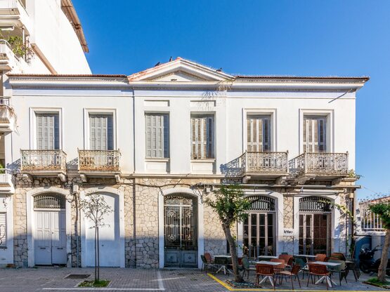 Πωλητήριο για ένα από τα ομορφότερα νεοκ...