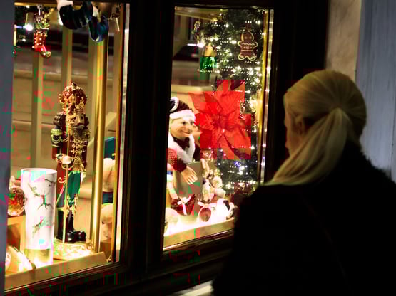 Εορταστικό ωράριο: Ποιες ώρες λειτουργού...