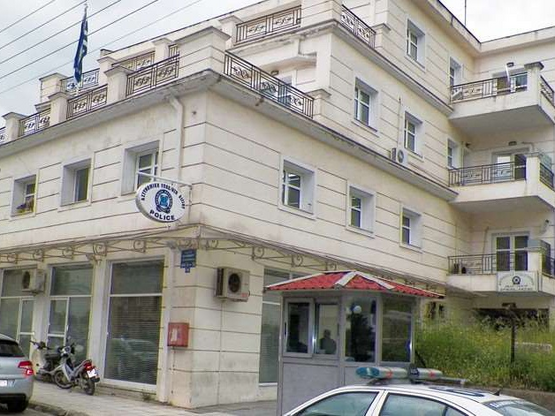 Αίγιο: Χαμός στα κρατητήρια της αστυνομί...