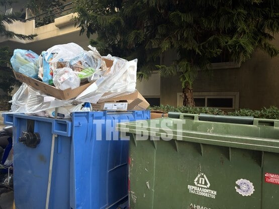 Γεμάτοι σκουπίδια οι κάδοι ανακύκλωσης -...