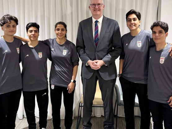 Η Αυστραλία έδωσε άσυλο σε 5 Ιρανές ποδο...