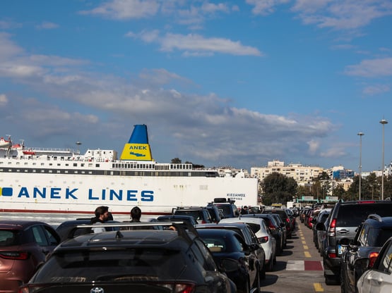 Πάσχα 2026: Στο νησί με πλοίο ή στο χωρι...