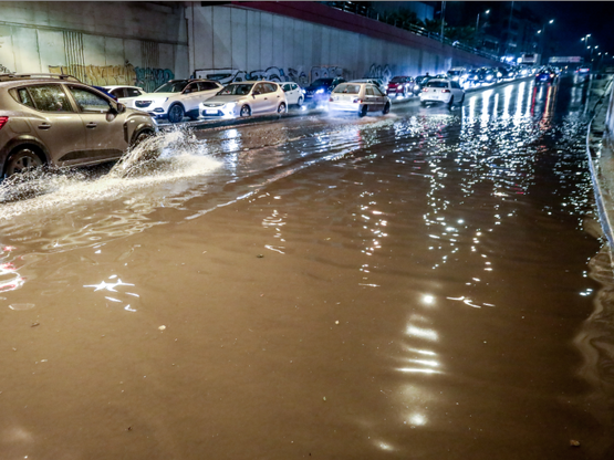 Κακοκαιρία Byron: Πλημμύρες στη Μάνδρα, ...
