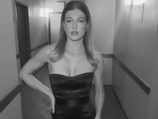 Η Κλέλια Ανδριολάτου στο πάρτι του Έλτον...