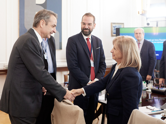 Τι ειπώθηκε στη σύσκεψη στο Μέγαρο Μαξίμ...