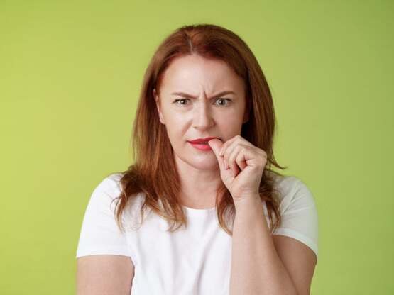 Ονυχοφαγία: Οι πιθανοί κίνδυνοι για τα δ...