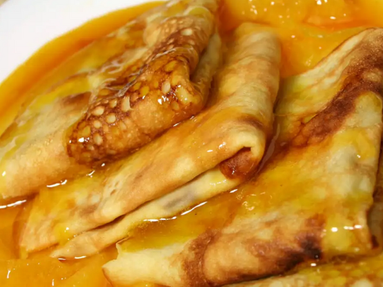 Συνταγή για κρεπ σουζέτ με σάλτσα πορτοκαλιού