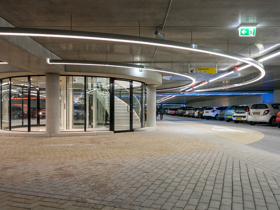 Αποκλειστικό (Νο 147): Τεράστιο πάρκινγκ...