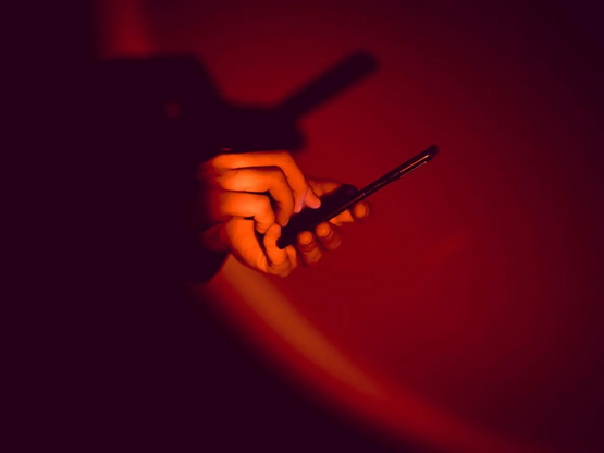 Γιατί μας παίρνουν συνέχεια τηλέφωνο από...