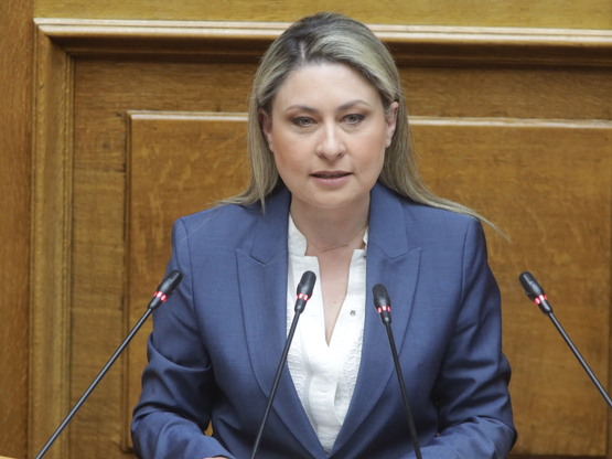 Χριστίνα Αλεξοπούλου: 420.000 ευρώ σε Ερ...