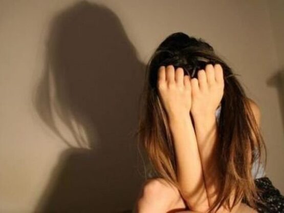 Άγριος ξυλοδαρμός 25χρονης από τον σύντρ...