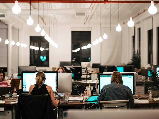 Πάσχα: Τι ισχύει για τις αμοιβές στις αρ...