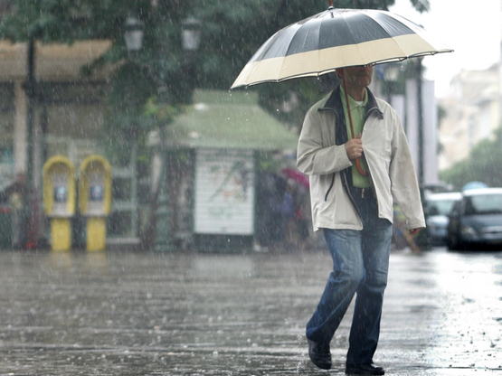 Καιρός: Βροχές και καταιγίδες κατά κύματ...