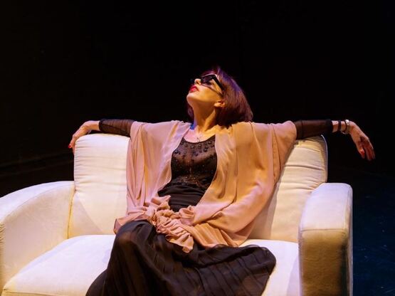 Γραμμές Τέχνης: «Ο ουρανός κατακόκκινος»...