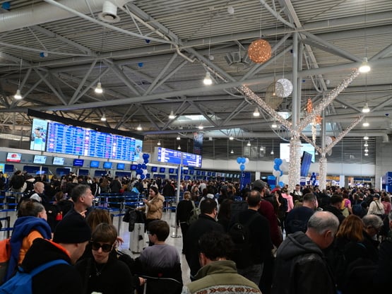 Χάος στα αεροδρόμια: Επιδιορθώθηκε η βλά...