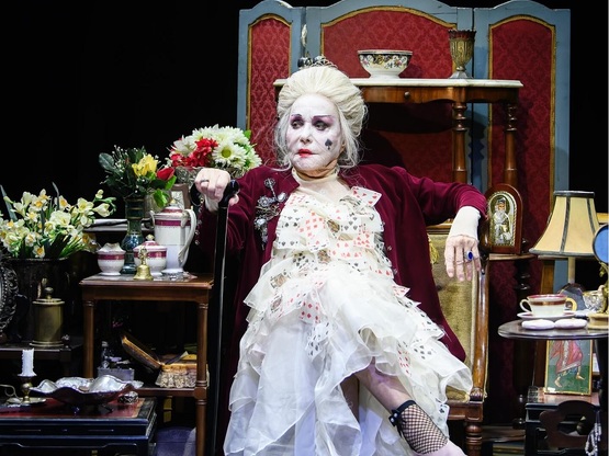 Θεατρική Αθήνα: Οι παραστάσεις που συνεχ...