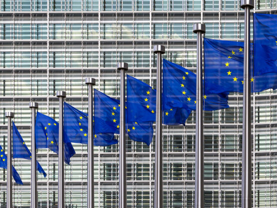 Κομισιόν: Έφοδος της βελγικής αστυνομίας...