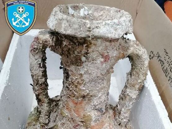 Αχαΐα: Ψαράς ανέσυρε τμήμα αρχαίου αμφορ...