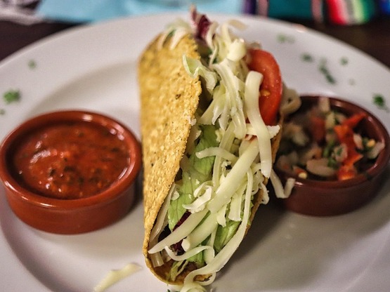 Συνταγή για τάκος με τραγανό κοτόπουλο κ...